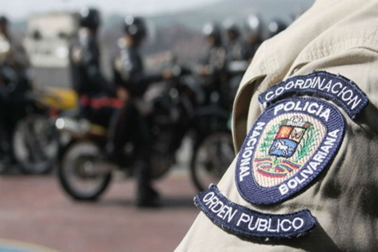 Policía de Chacao y la PNB detienen a mujer que robaba celulares
