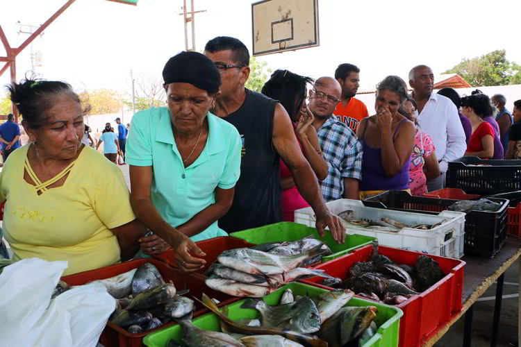 Feria Socialista del Pescado benefició a ocho mil personas en Los Taques