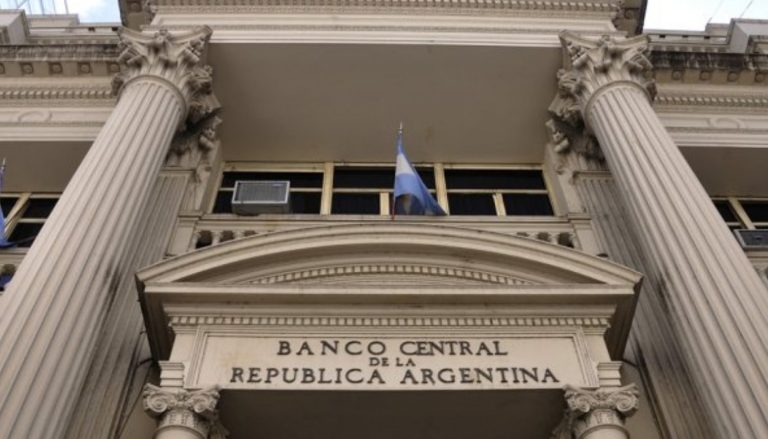 Banco Central de Argentina anuncia intervenciones en el mercado cambiario