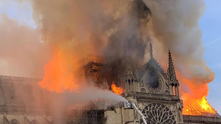 Las autoridades creen que el incendio de Notre Dame tuvo un origen accidental