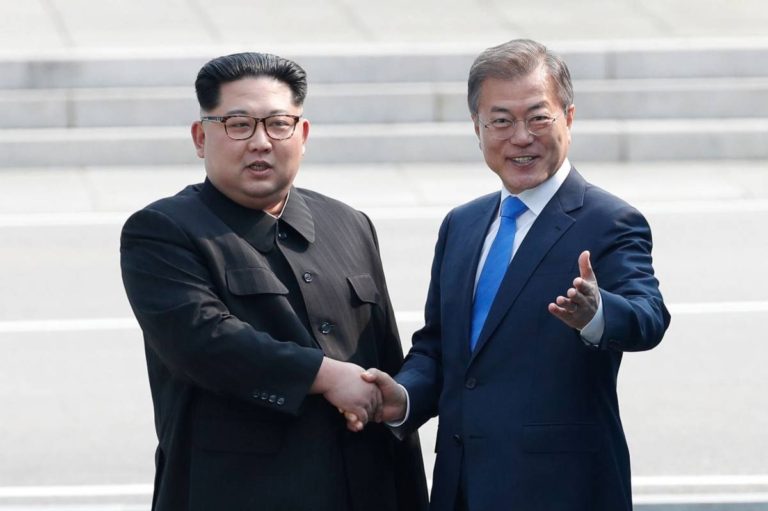 Corea del Sur invita al Norte a conmemorar la primera cumbre Moon-Kim