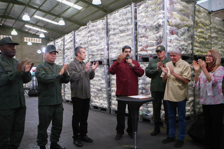 Maduro firmó Decreto para garantizar producción y protección de alimentos