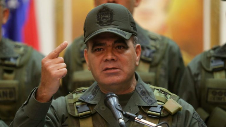 Padrino acusa a Colombia de inventar enemigos para «martillar dólares»