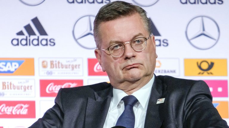 Dimite vicepresidente de la UEFA tras escándalo por pagos indebidos