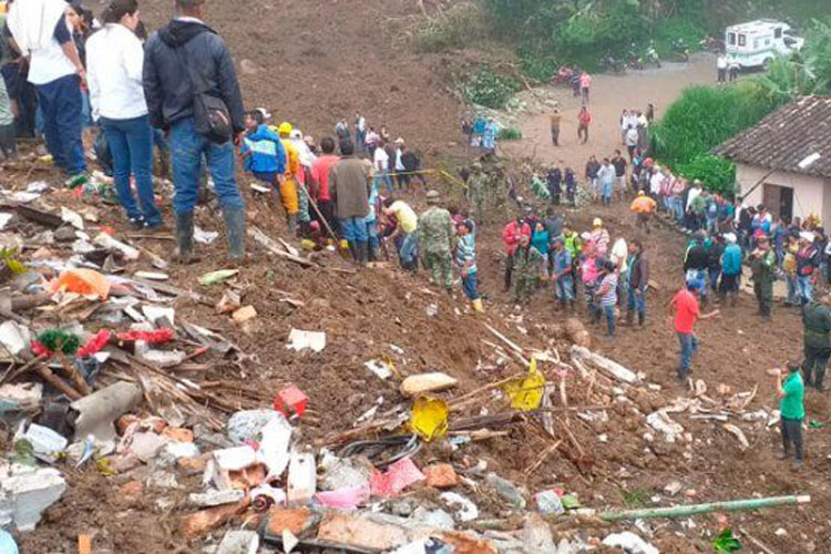 Más de 10 muertos por derrumbe en Colombia