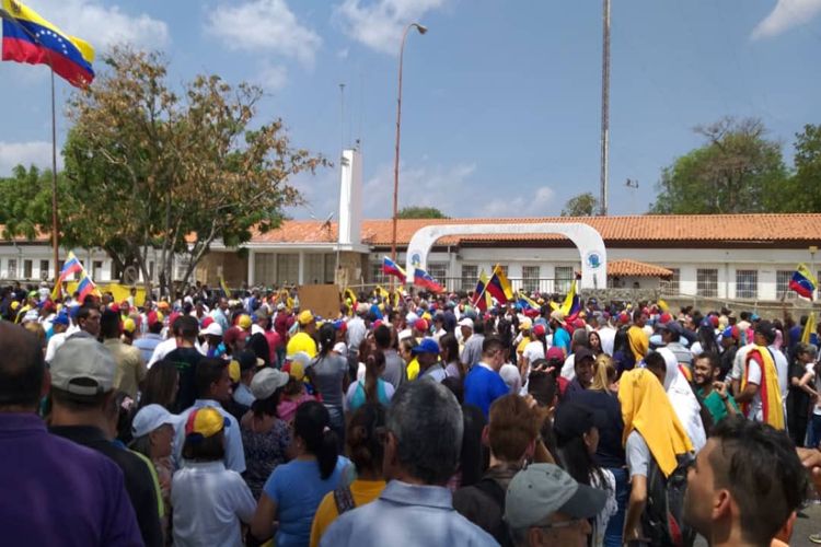 Fuerza pública disolvió marcha pacífica de oposición en Coro