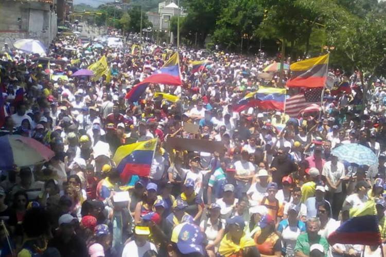 Contra viento y marea: Marcha opositora se cumplió en Trujillo