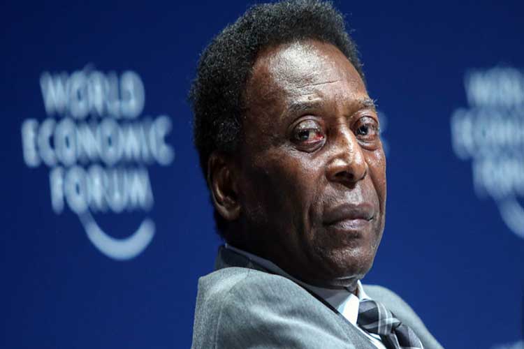 Pelé, operado con éxito de un cálculo renal