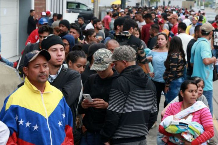 Migración venezolana está desbordando la capacidad laboral de Perú