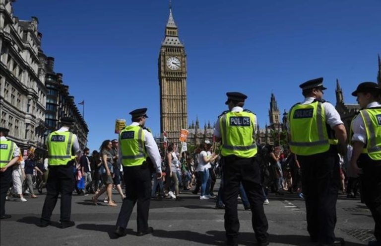 Víctimas de violación en el R.Unido deberán entregar sus móviles a la policía