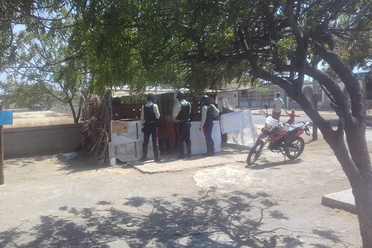 Policía derriba “tarantines” que fungían como guaridas para delincuentes