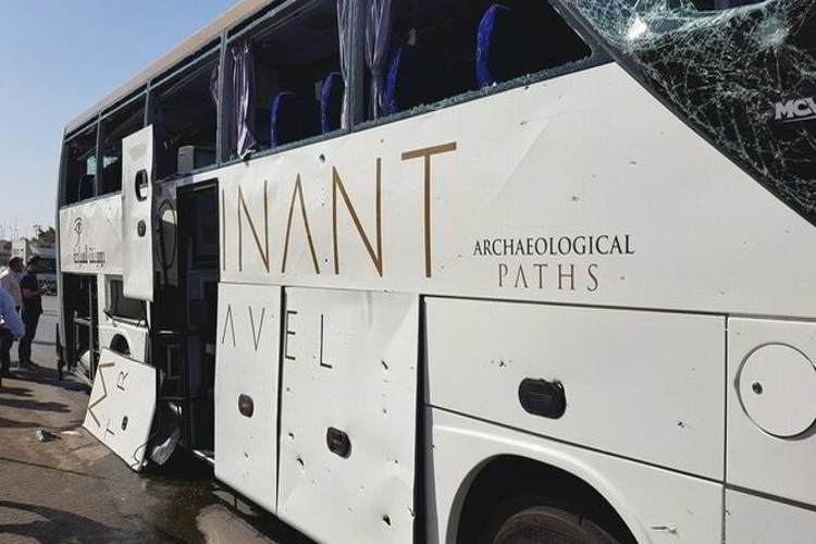 17 heridos en atentado a un autobús de turistas en Egipto