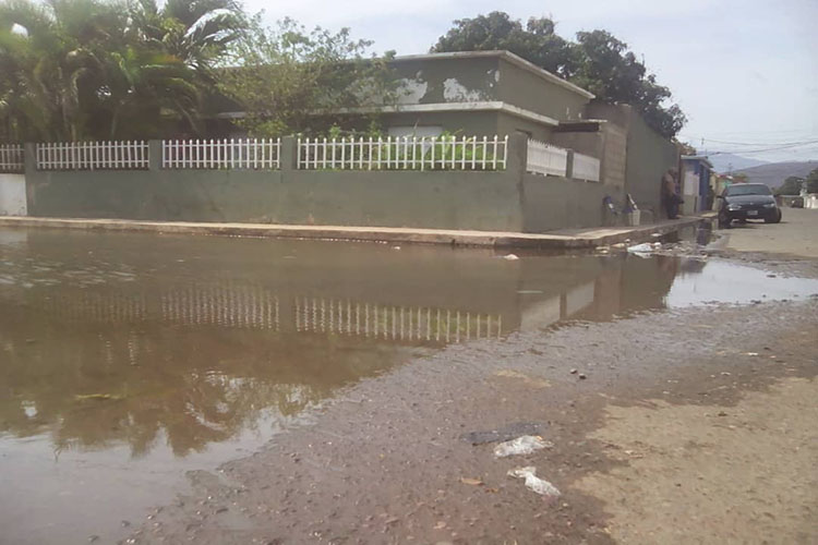 En el sector Las Panelas de Coro se encuentran las aguas blancas y las servidas(+Fotos)