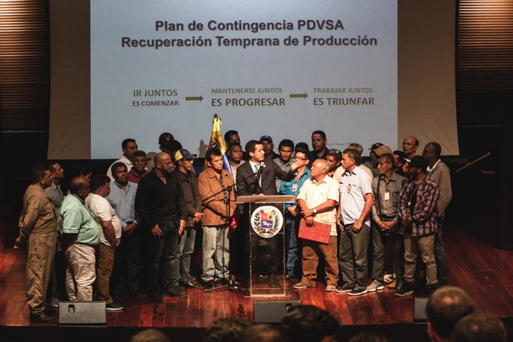 Trabajadores petroleros entregan a Guaidó un “Plan de contingencia” para recuperar la industria