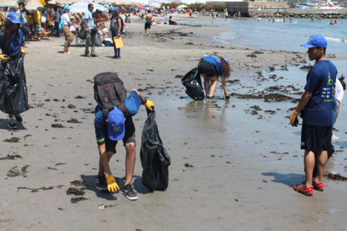 Voluntarios venezolanos participaron en limpieza de playa en Perú
