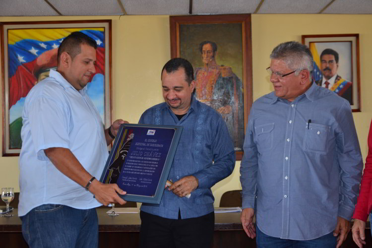 Constituyente Julio Chávez dicta foro en ConceCarirubana y es nombrado visitante ilustre