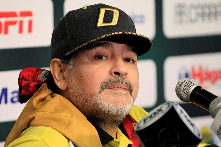 Maradona internado por bajón anímico y anemia