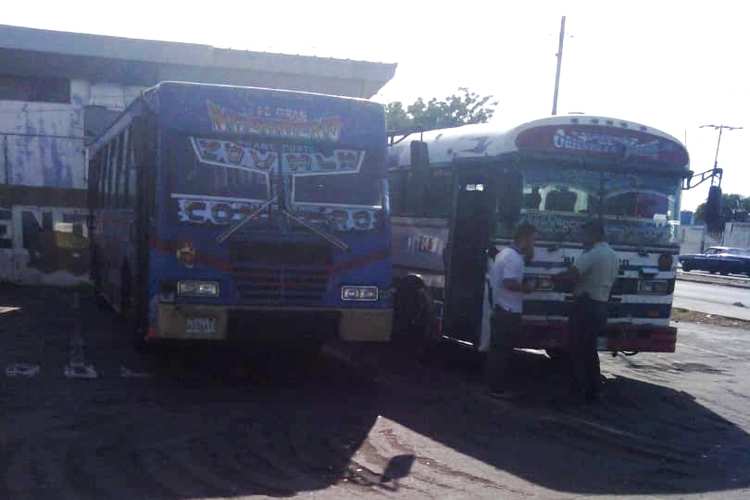 Policarirubana retiene dos autobuses en Punto Fijo