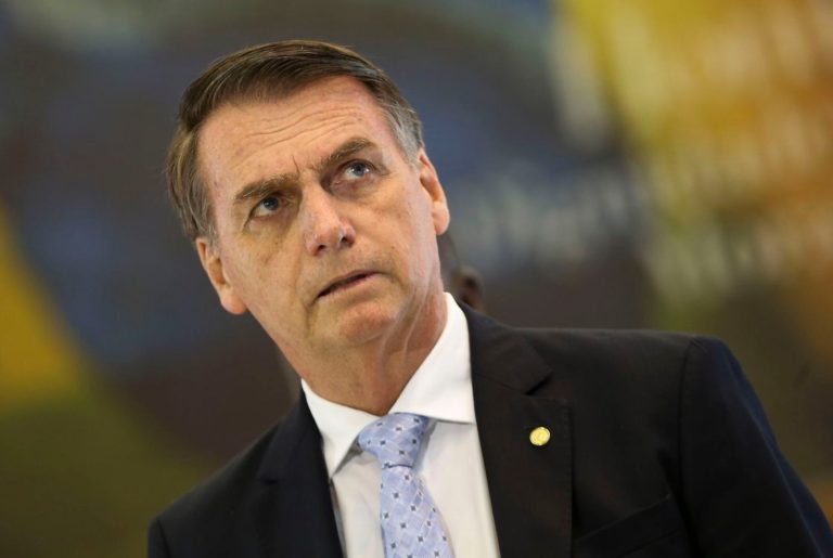 Bolsonaro altera decreto sobre porte de armas y excluye a los fusiles