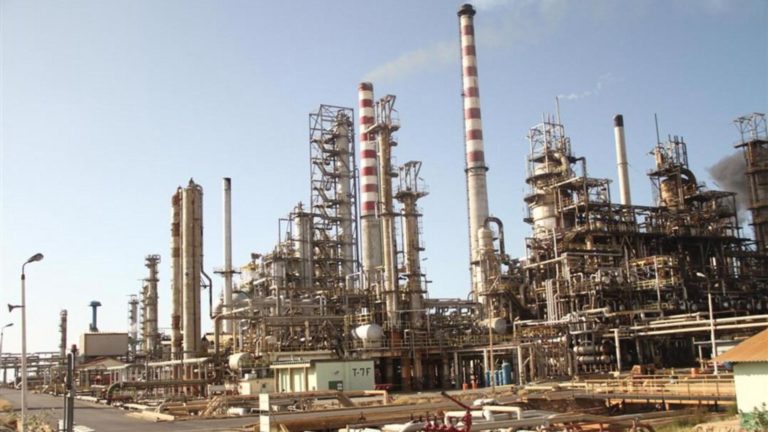 José Toro Hardy: Venezuela produce 10% de su capacidad en refinerías