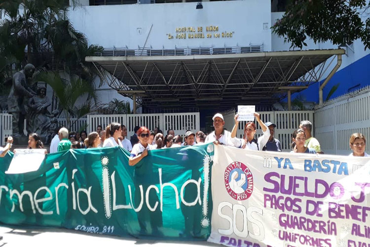 Enfermeras protestaron este miércoles en el JM de los Ríos