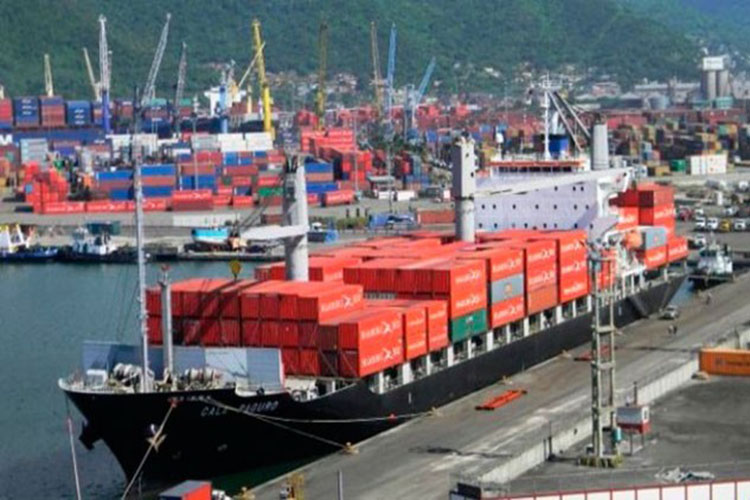 Llegan más de 20 mil toneladas de mercancía procedentes de Jamaica