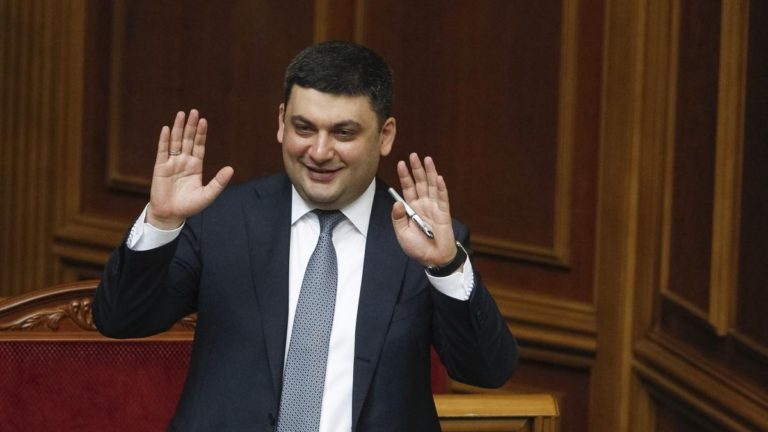 El primer ministro ucraniano anuncia su dimisión tras investidura de Zelenski