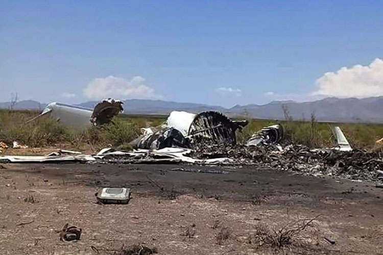Mueren 14 ocupantes de avión privado que se estrelló en México