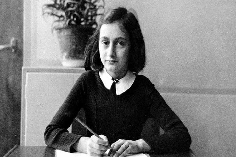 Publican por primera vez la versión completa del diario de Anna Frank