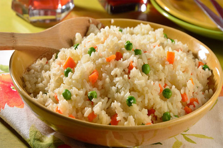 Evita comer arroz recalentado y no tendrás esta bacteria