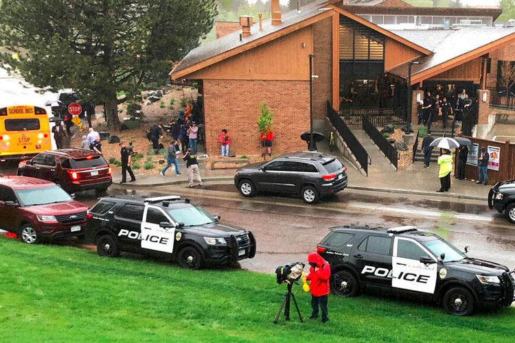 Tiroteo en escuela de Colorado deja un muerto y ocho heridos