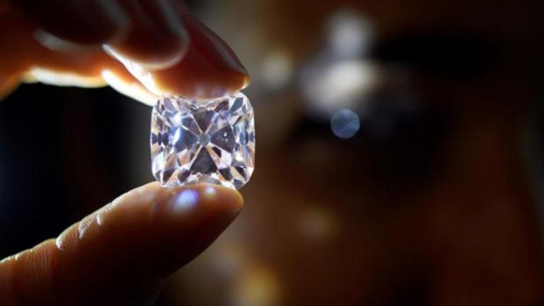 Dos ladrones roban un diamante de 45 millones de euros en un hotel de París