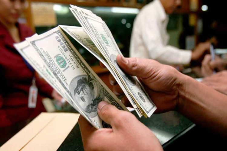 Bancos habilitados para las mesas de cambio podrán cobrar comisión a sus clientes