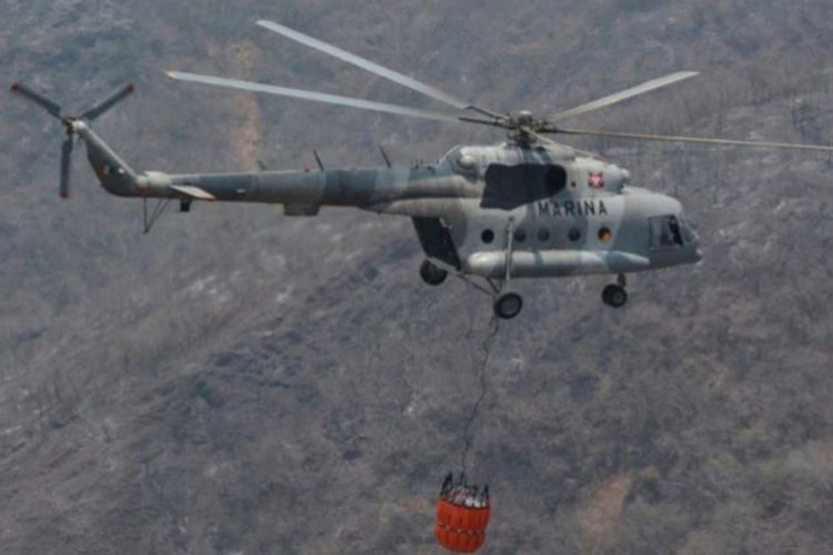 Cae un helicóptero de la Marina de México que combatía incendio