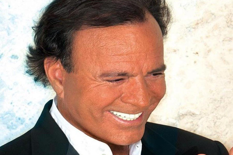 Julio Iglesias se hará una prueba de ADN si continúa la demanda de paternidad