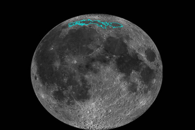 La Luna está disminuyendo su tamaño