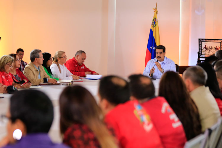 Maduro denuncia sabotaje a diez barcos con gasolina que se dirigían a sus puertos