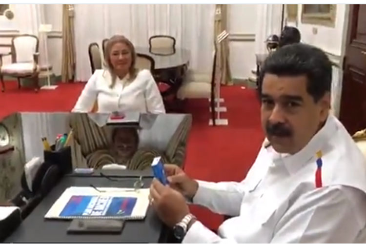 Maduro asegura que recibió informe sobre avances del diálogo en Noruega