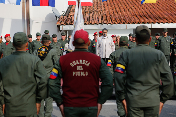 Maduro ordena capturar a los traidores