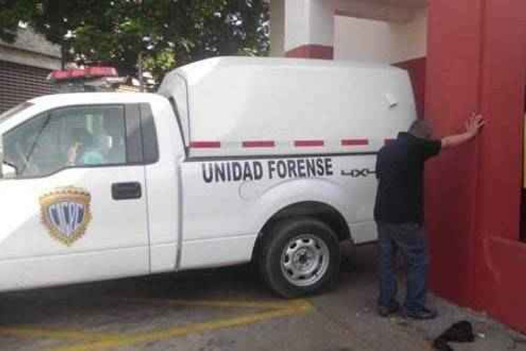 Asesinaron a un cliente en una gallera y murieron en la huida