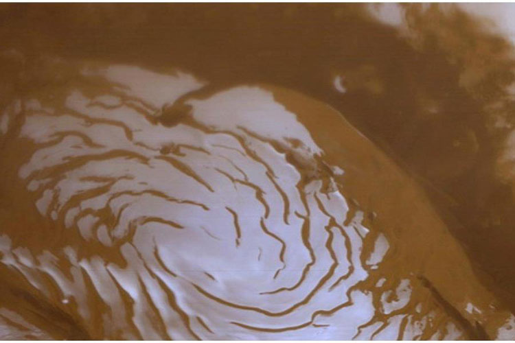 Capas de hielo subterráneo en Marte podrían cubrir el planeta con un océano de 1.5 metros