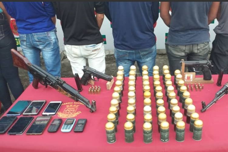 En Zulia desarticulan banda delictiva con armas de fuego dentro de dos vehículos