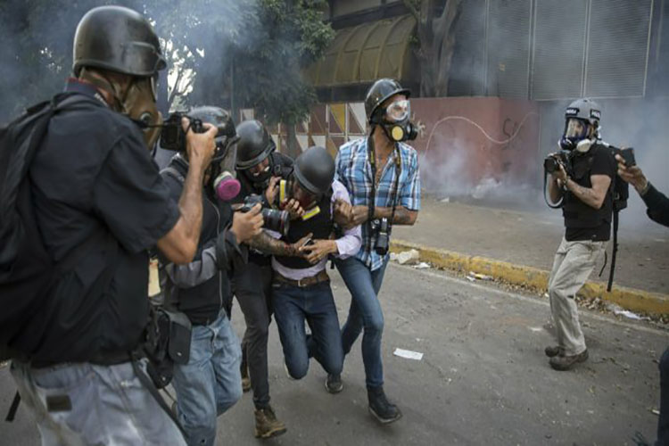 Tres periodistas resultaron heridos durante protesta por gasolina en Táchira