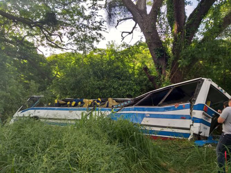 ZULIA: 16 pasajeros mueren en vuelco de autobús en la Villa del Rosario