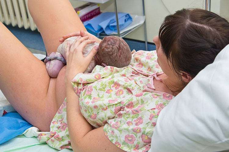 En Bogotá todos los días nacen 12 niños de padres venezolanos