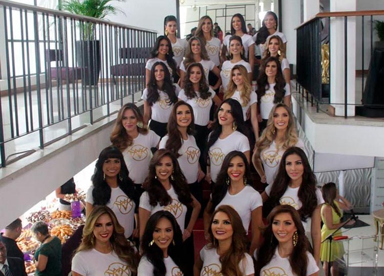 El Miss Venezuela presentó a sus candidatas y ya rodó la primera por las escaleras (+Foto)