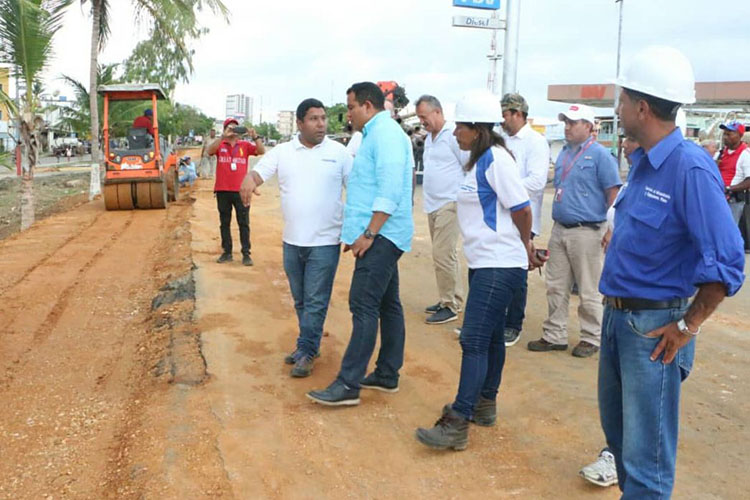 Gobernador supervisó  construcción del bulevar de Tucacas