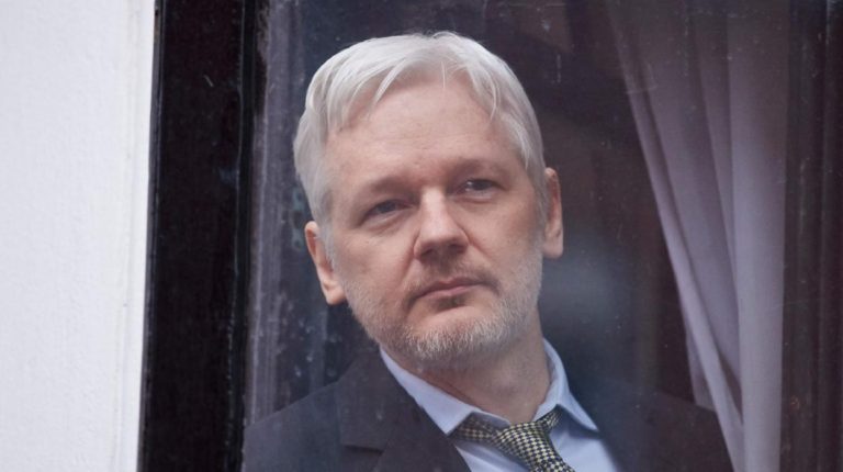El Reino Unido firma la orden de extradición de Assange a EEUU