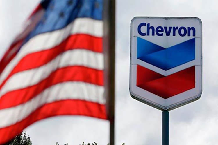 Washington juega duro con Chevron para sentar a Maduro en México