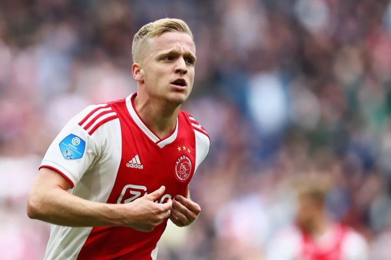 Ajax le pide al Madrid entre 50 y 60 millones por Van de Beek, según prensa